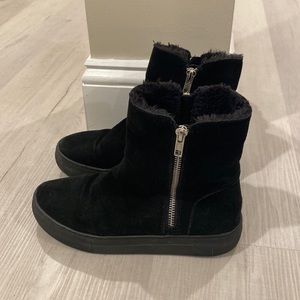 J SLIDES black furry boots booties 6.5